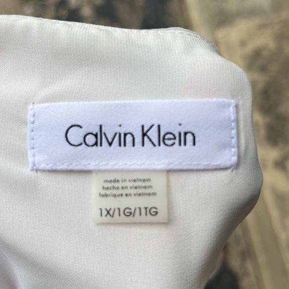 Like new Calvin Klein asymmetrical sleeveless dressy top - Picture 6 of 11